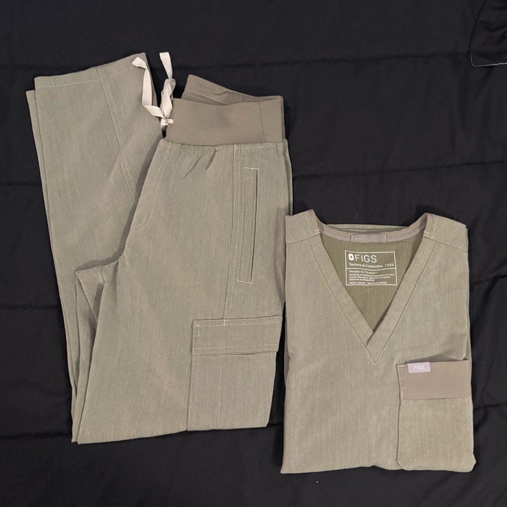 Figs HEATHERED OLIVE Scrub Set (top + bottom)